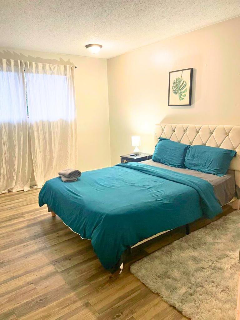 Flowealth Suites - Private Rooms Near West Edmonton Mall Room Type - Deluxe Room