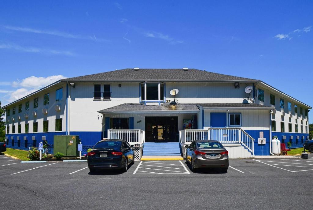 Days Inn by Wyndham Chincoteague Island - Tap to explore photos