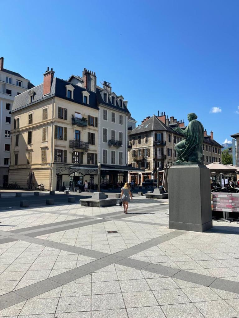L Écrin du Palais - Le meilleur emplacement de Chambéry - Tap to explore photos