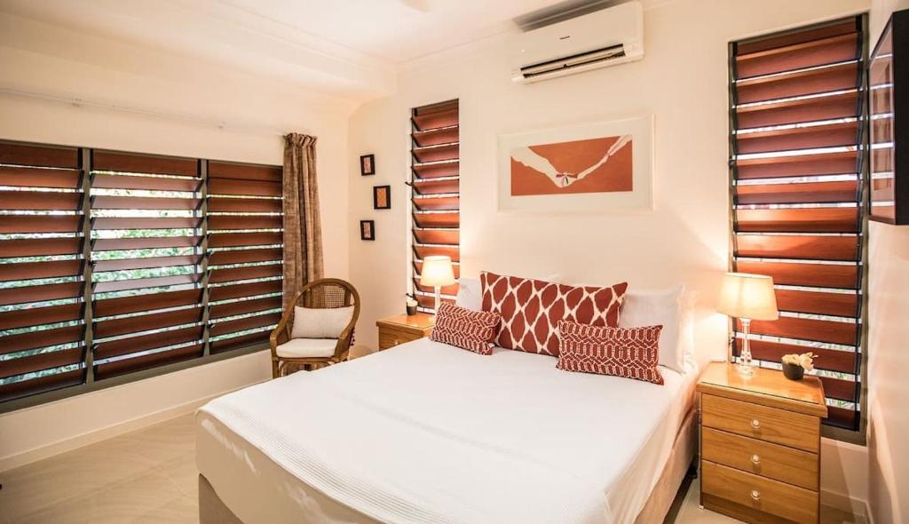 Serenity Sands - Port Douglas - Tap to explore photos