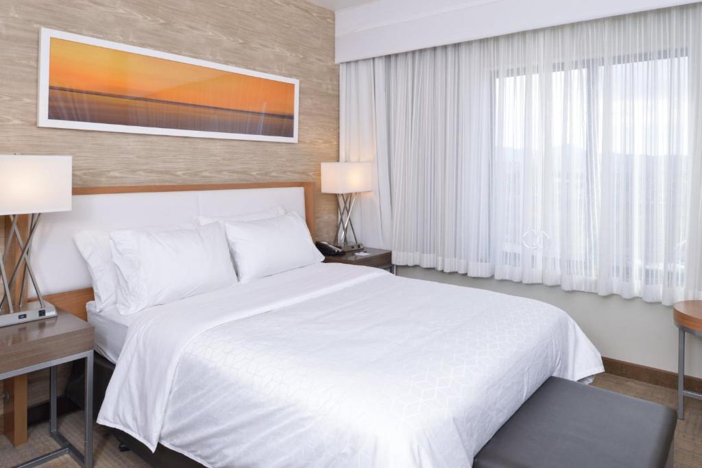 Holiday Inn Express & Suites Pocatello - Tap to explore photos