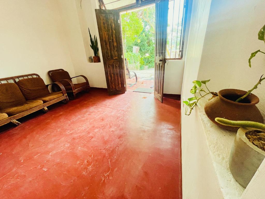 Ku'Vana Hostel Kandy - Tap to explore photos