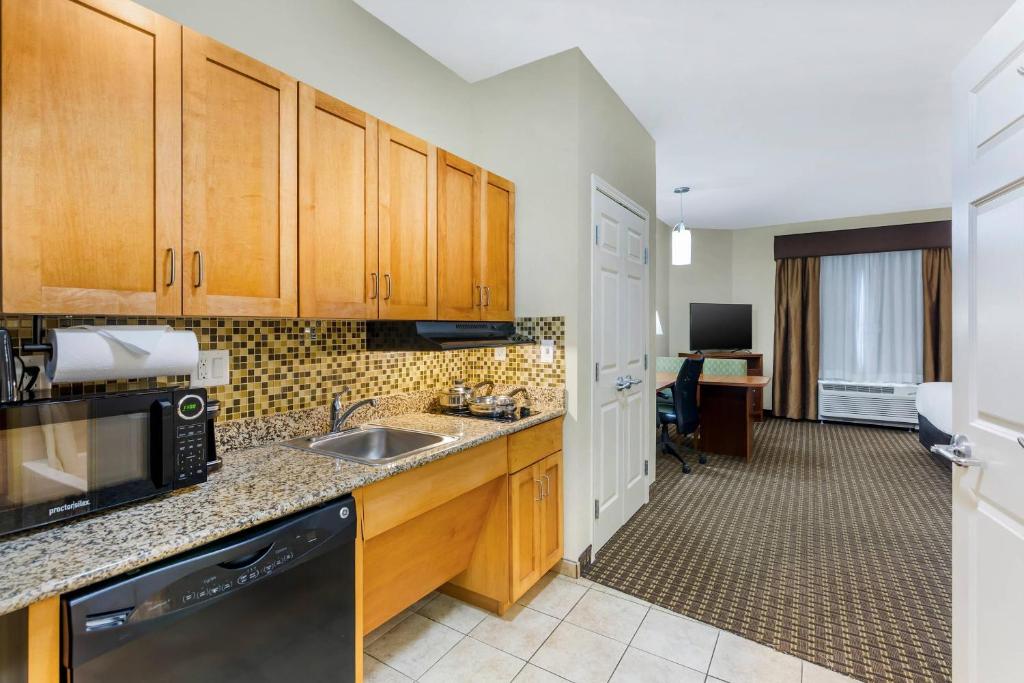 MainStay Suites Stanley - Tap to explore photos