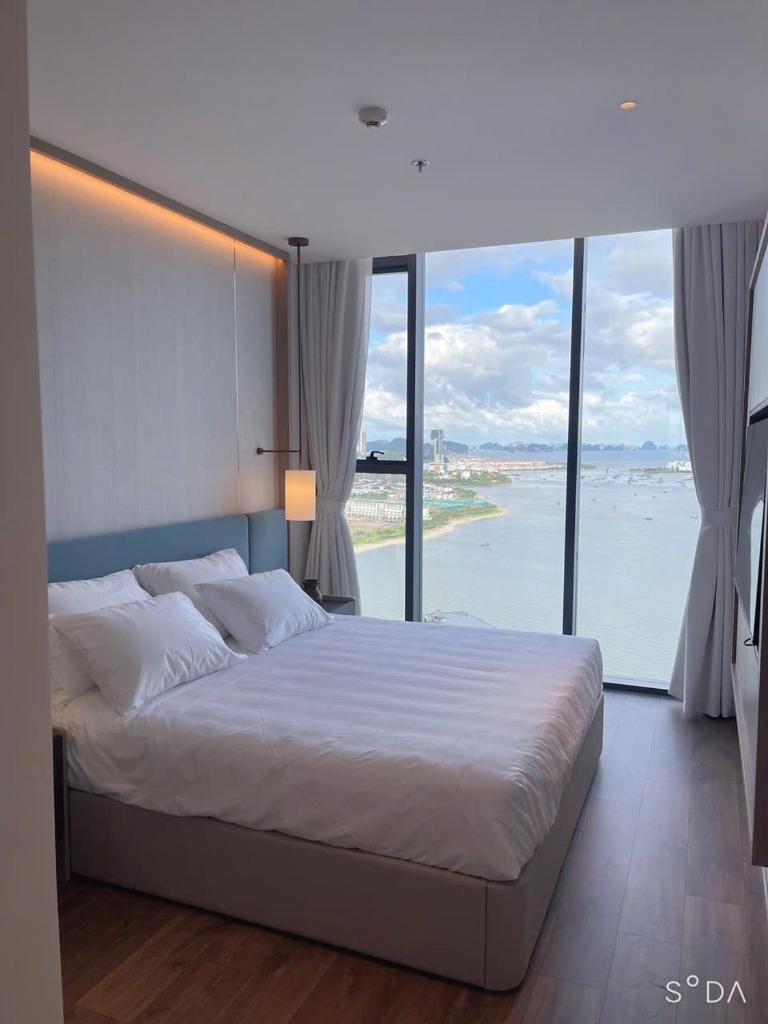 Alacarte Ha Long Bich Ngoc Hotel - Tap to explore photos