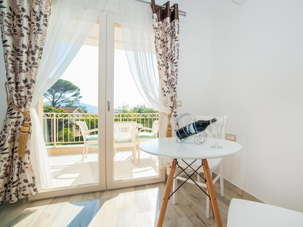 Апартаменты (Номер-студио с балконом, вид на море), Sea Point Apartments