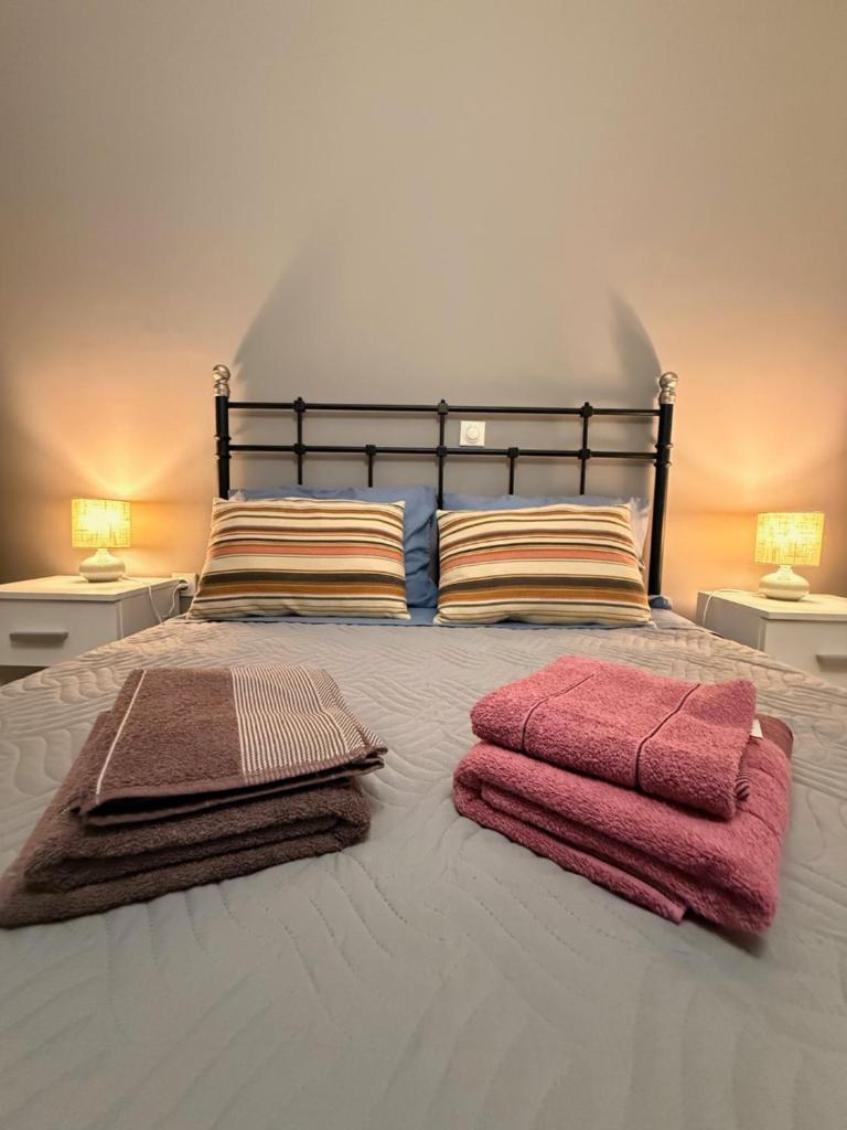WINDSOR PLACE APARTMENT - SELF CHECKIN with CODE - Tap to explore photos