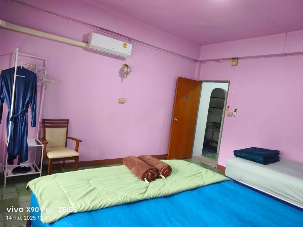 Banphe​ Hostel Room Type - Economy Triple Room with Shared Bathroom