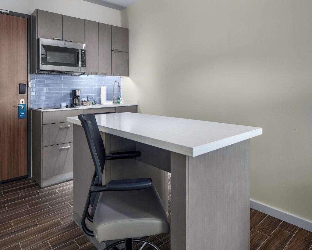 Hyatt House Allentown / Lehigh Valley Room Type - King Studio Suite with Kitchen and Sofa Bed