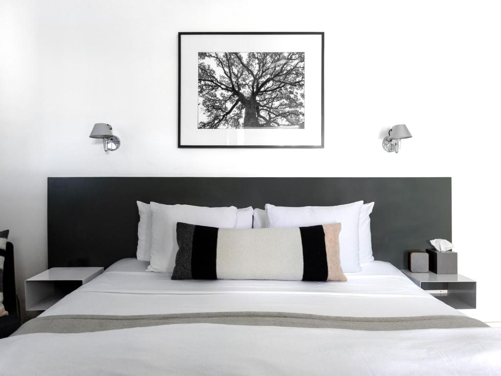 Frame Hotel - Treehouse - Tap to explore photos