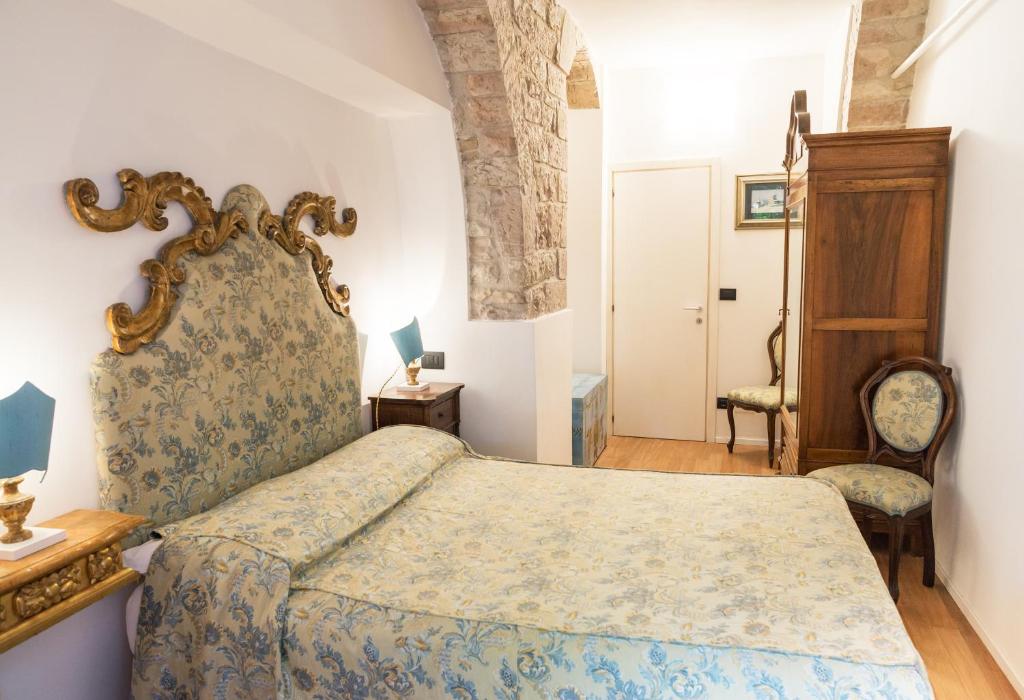 La piazzetta delle erbe photo 2