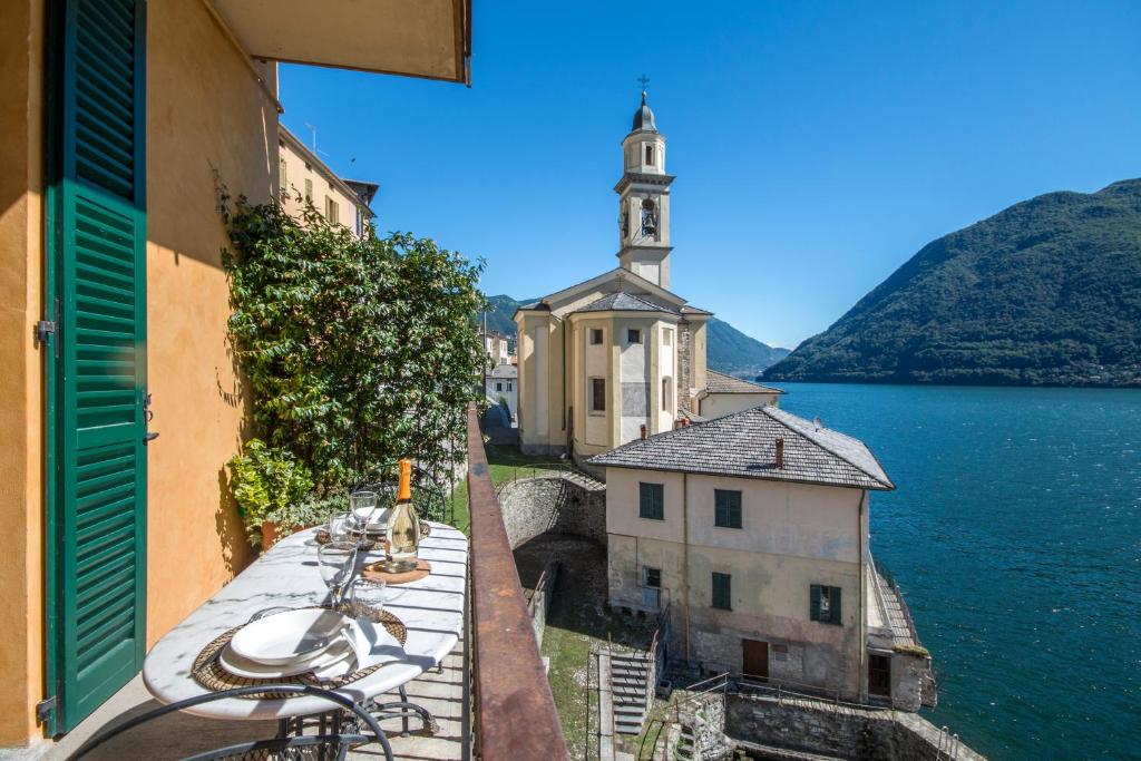 Apartments At the Pier Of Brienno - The House Of Travelers photo 1