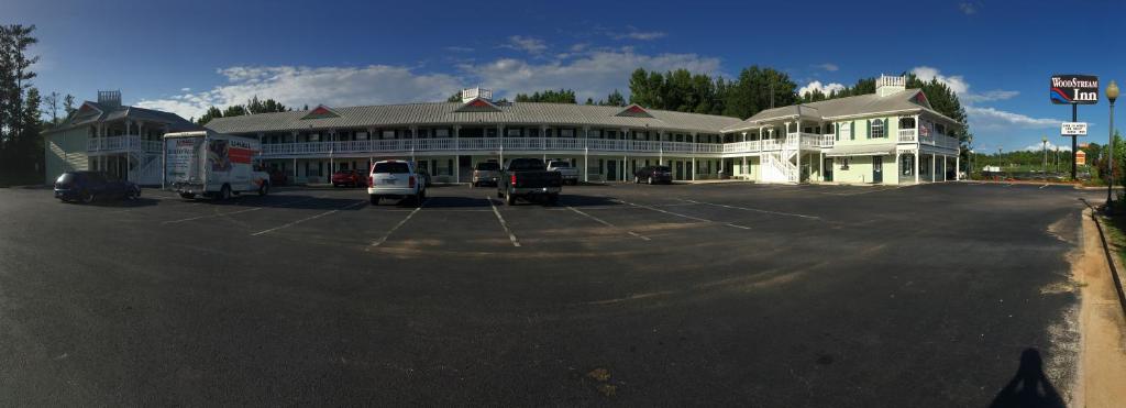 Woodstream Inn photo 1