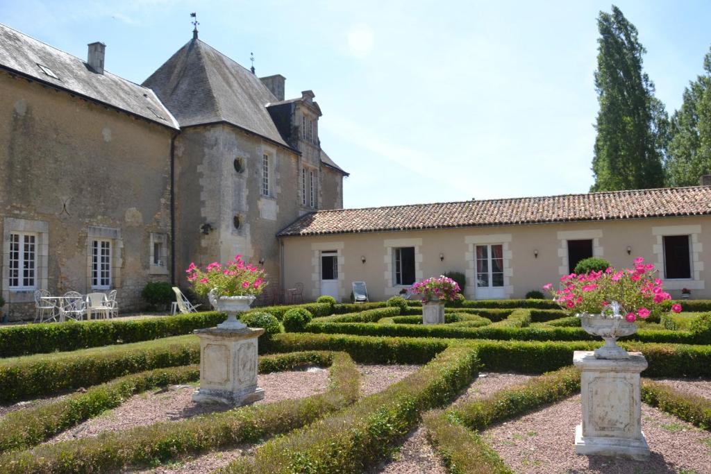 LOGIS du Château du Bois Doucet photo 2