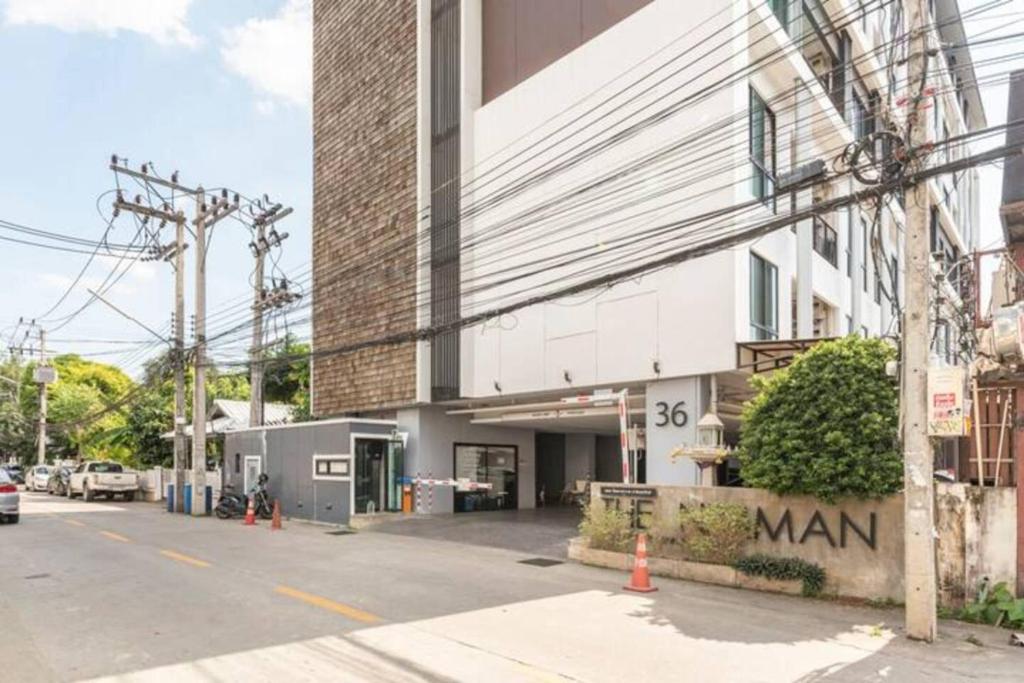 Specious Condo At Nimman With Rooftop Pool, Chiang Mai