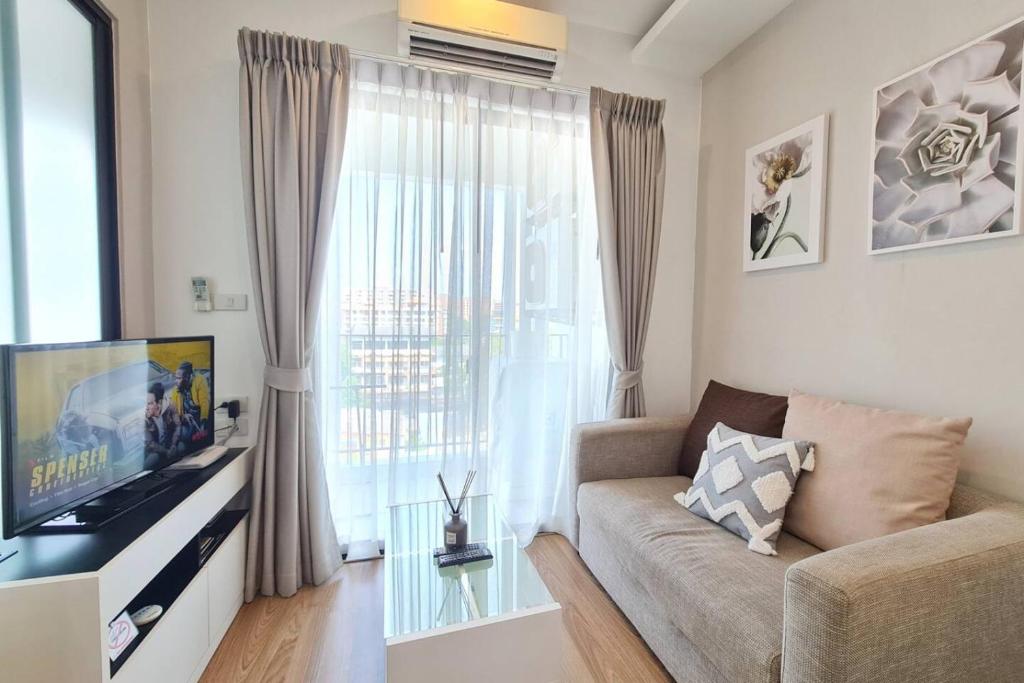 Lovely 1BR with Rooftop Pool in Nimmanhemin 605