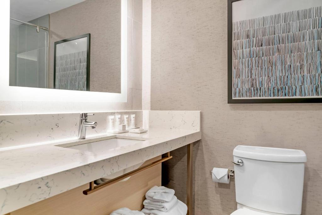 Radisson Plaza Hotel at Kalamazoo Center - Tap to explore photos