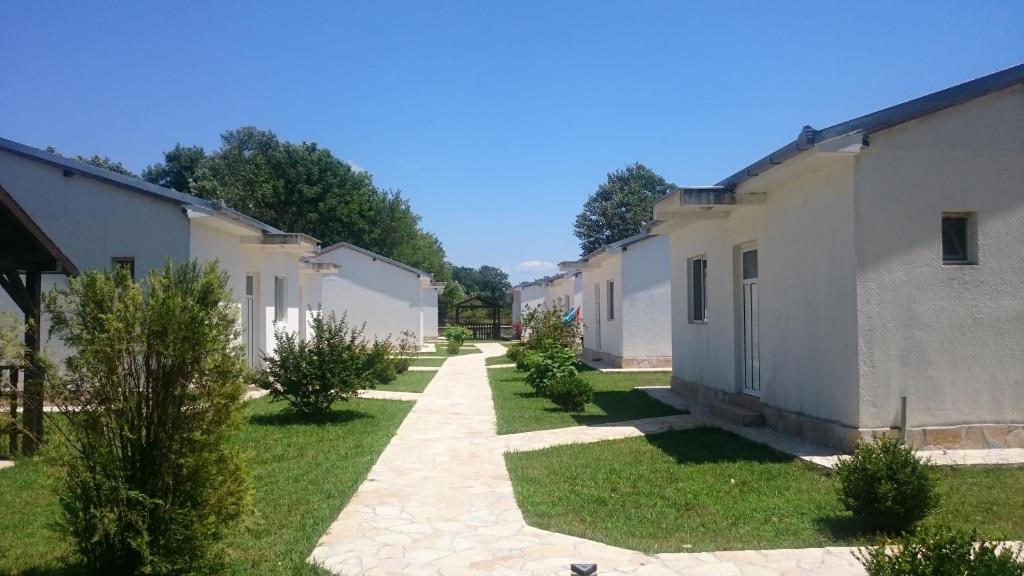 Beni Bungalows