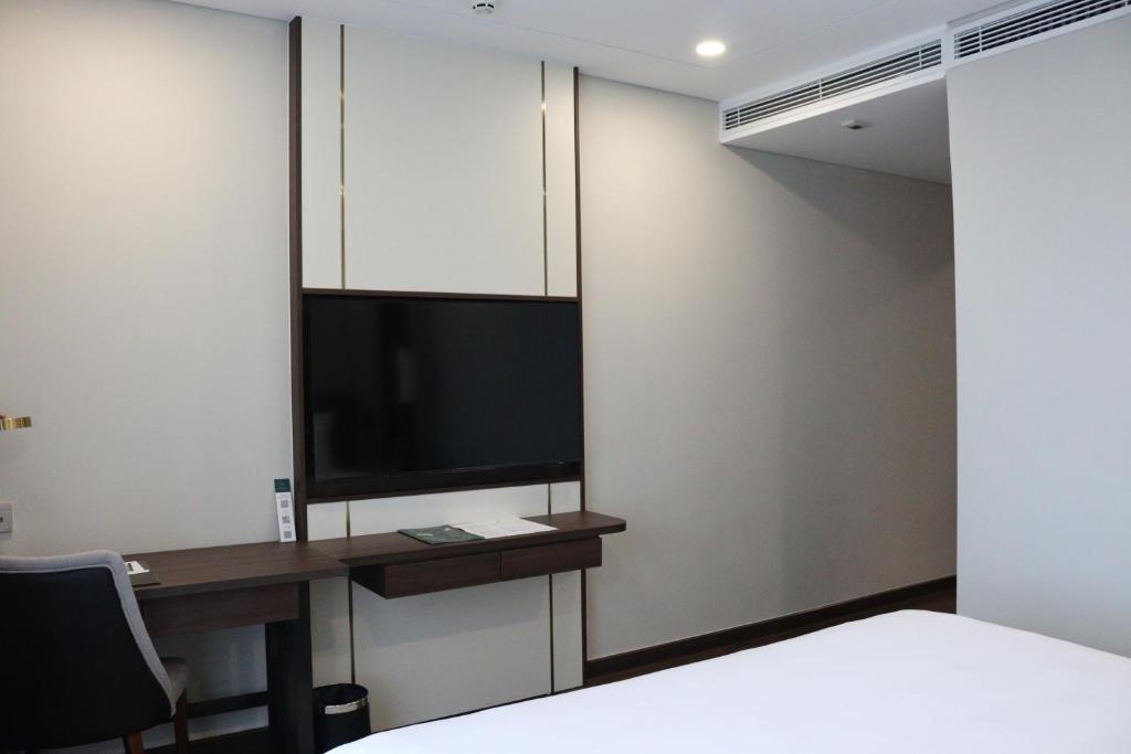 Grand K Hotel Suites Hanoi - Tap to explore photos