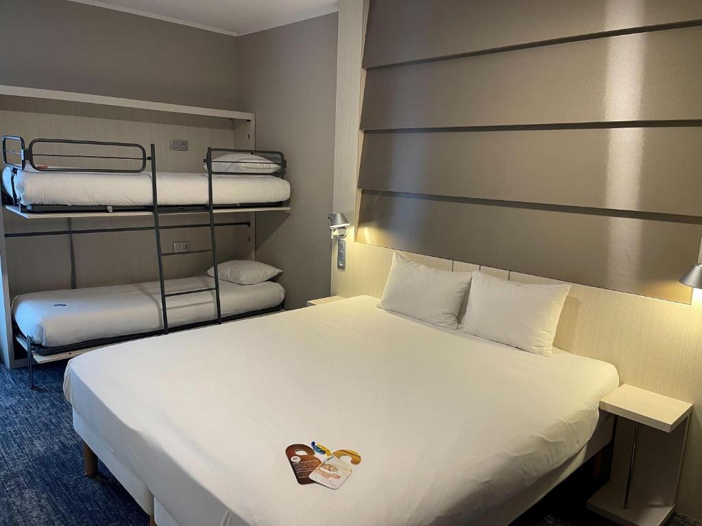 ibis Styles Nivelles Room Type - Standard Quadruple Room