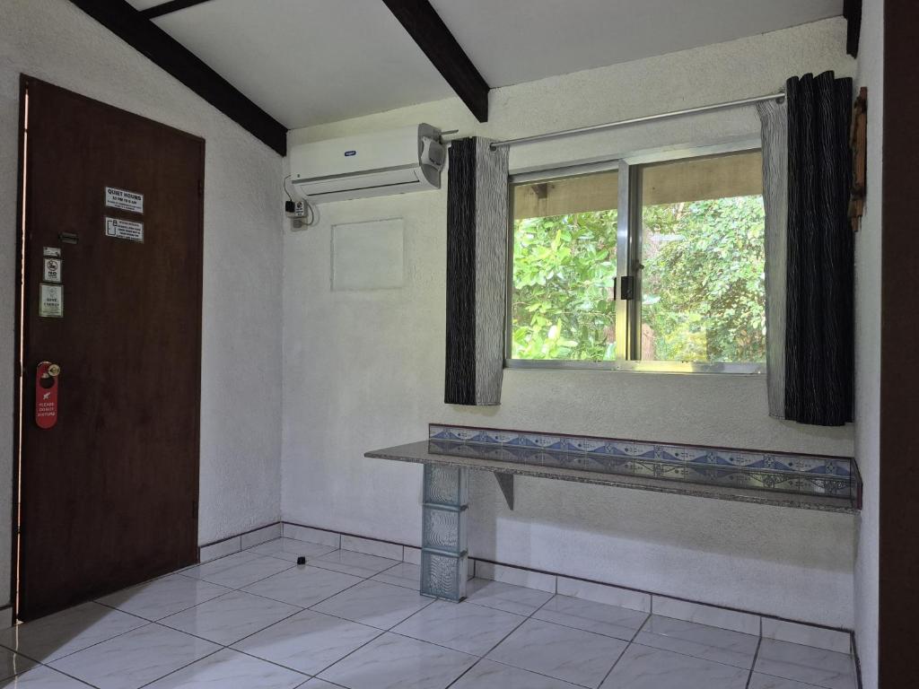 Alonaland Resort Apartelle Room Type - Queen Studio