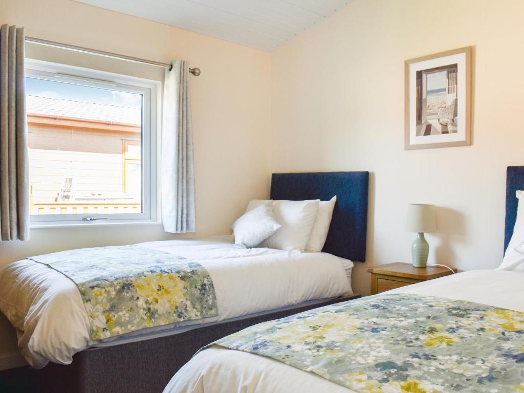 Lodge 38 - Tap to explore photos