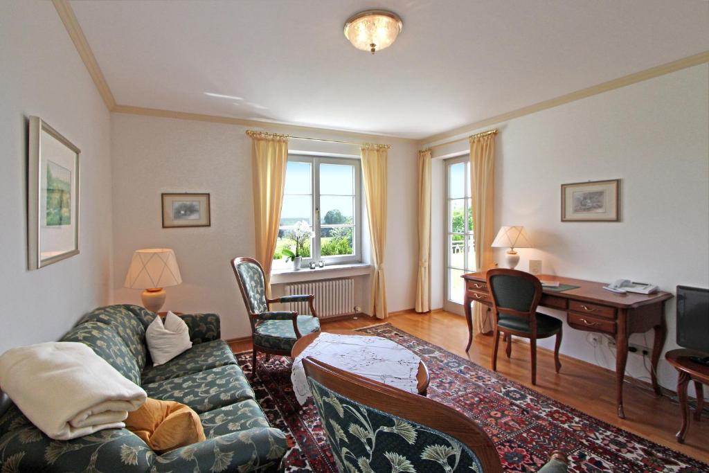 Gästehaus Schloss Kronburg photo 1