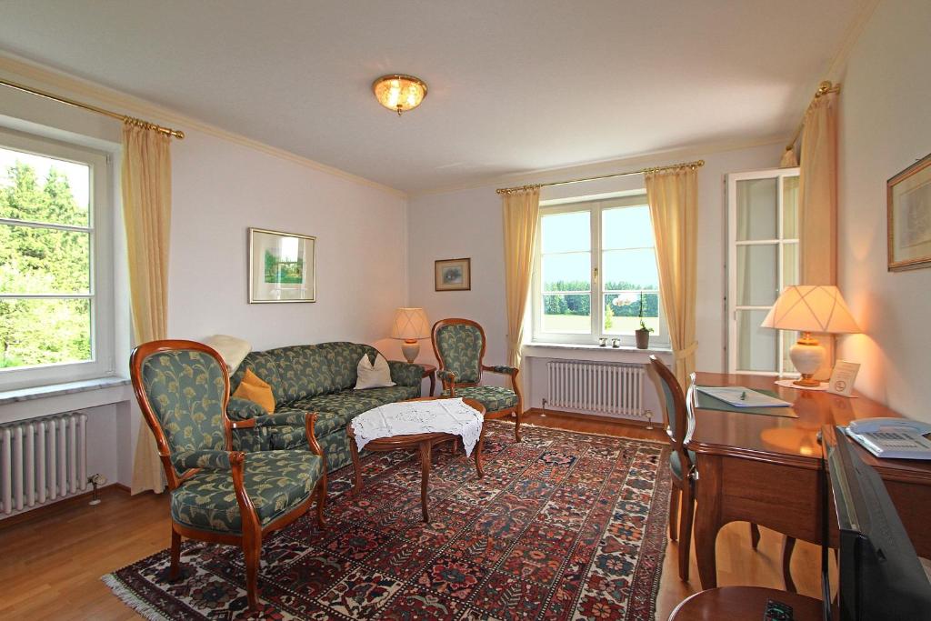 Gästehaus Schloss Kronburg photo 3