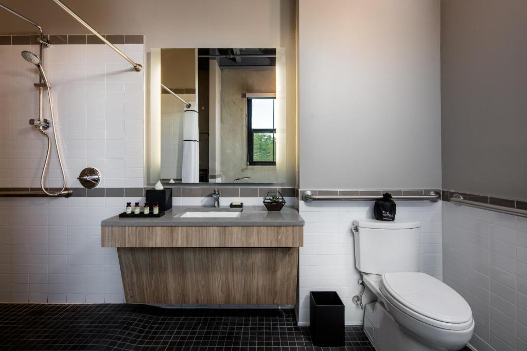 Hotel Nyack, a JdV by Hyatt Hotel - Tap to explore photos