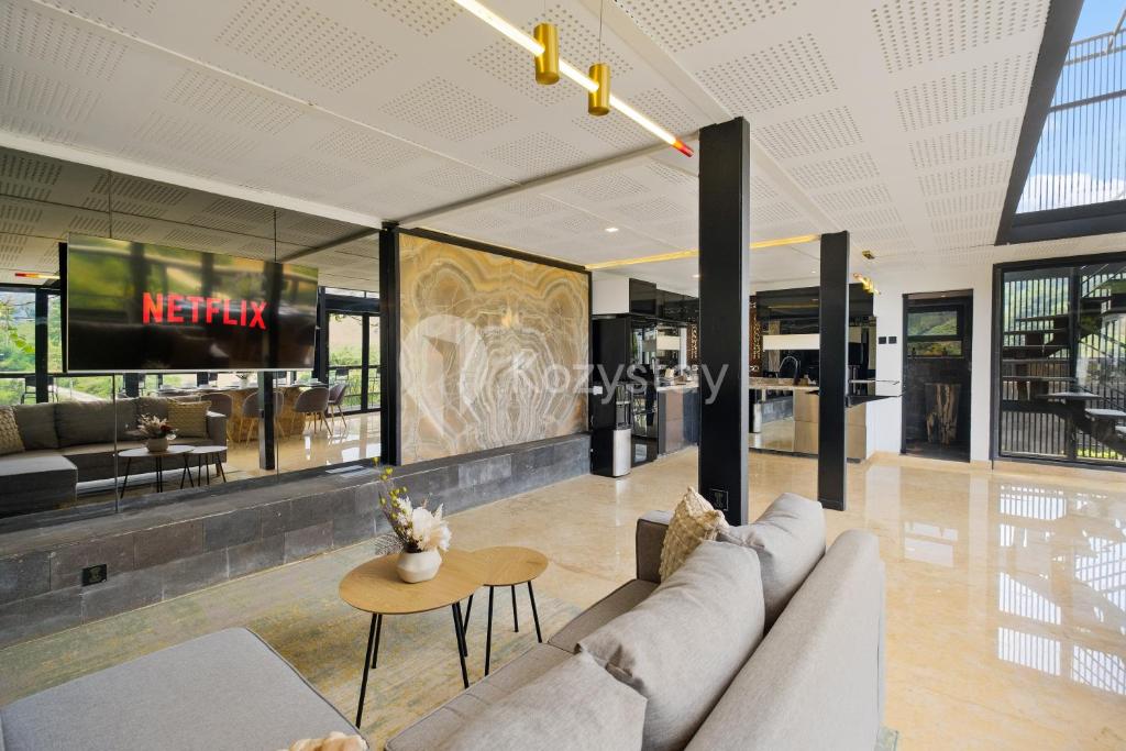 Griya Keraton Villa by Kozystay - Dago photo 2