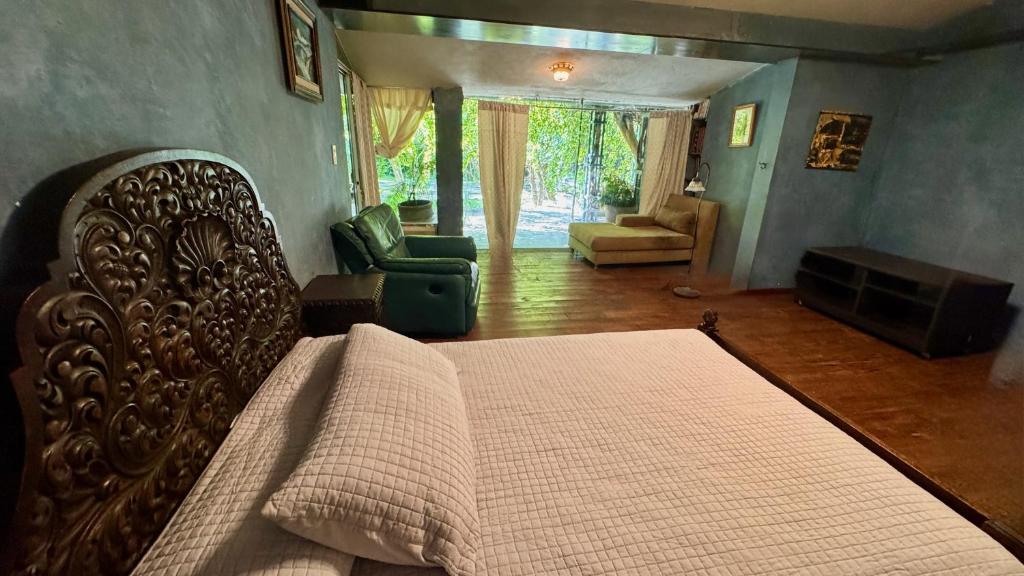 Magnolias Jardin & Boutique Suites - Tap to explore photos