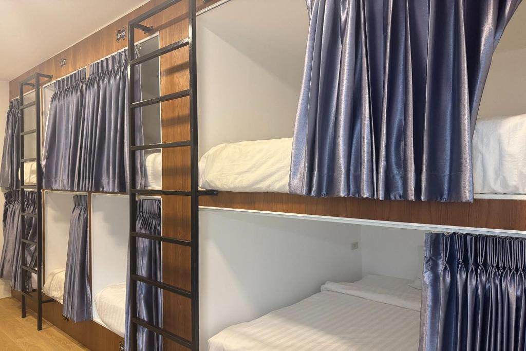 Phukhao Hostel Room Type - Bunk Bed in Male Dormitory Room 