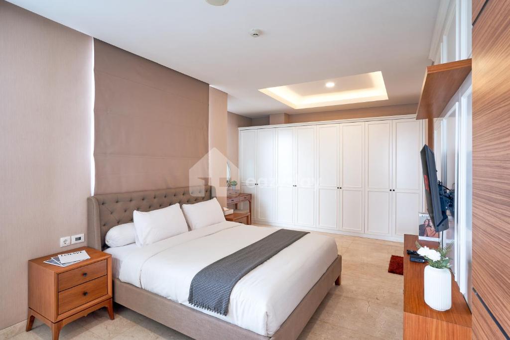 Maison Verte - 3 BR Forest View - Dago Suites - Tap to explore photos