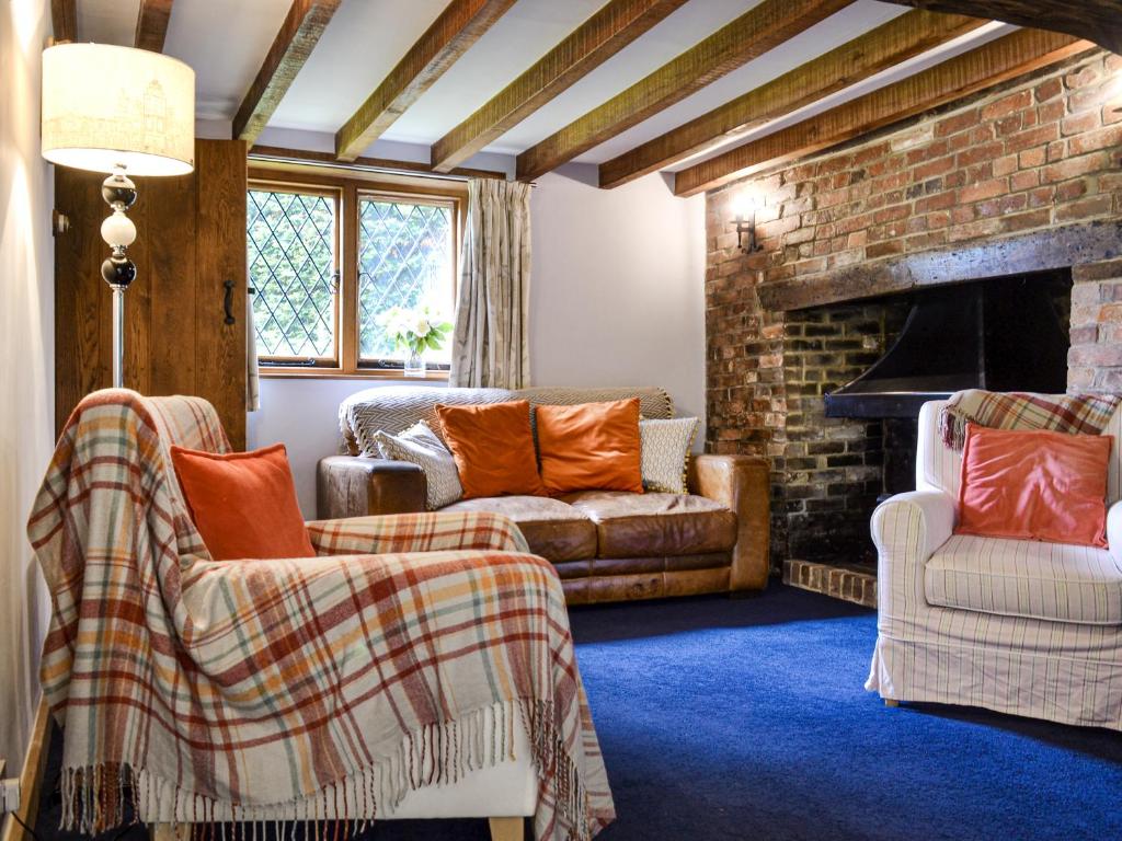 The Old Thatched Cottage - Tap to explore photos