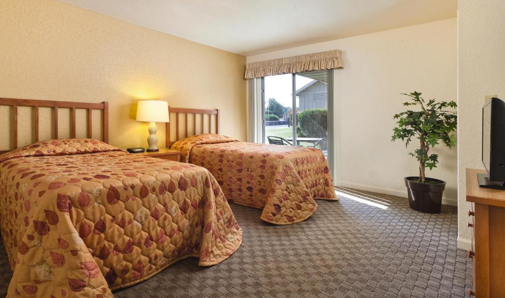 WorldMark Grand Lake - Tap to explore photos