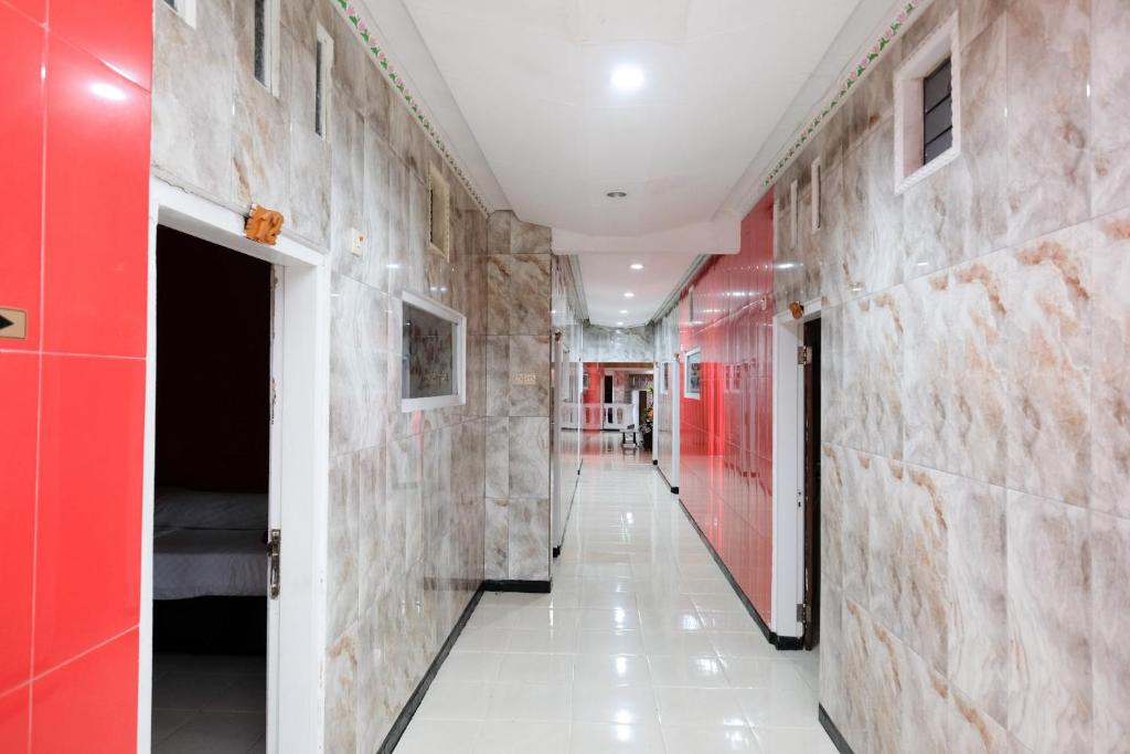 Urbanview Hotel Mawar Sharon near Alun Alun Batu photo 2