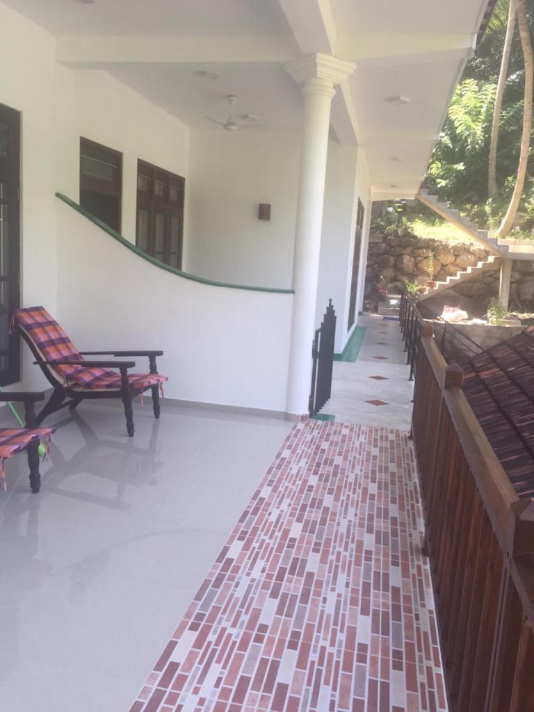 Двухместный (Двухместный номер Делюкс с 1 кроватью и балконом), Hiru Resort Inn Unawatuna