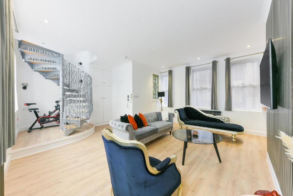 Avari Apartments - Hatton Collection - Tap to explore photos