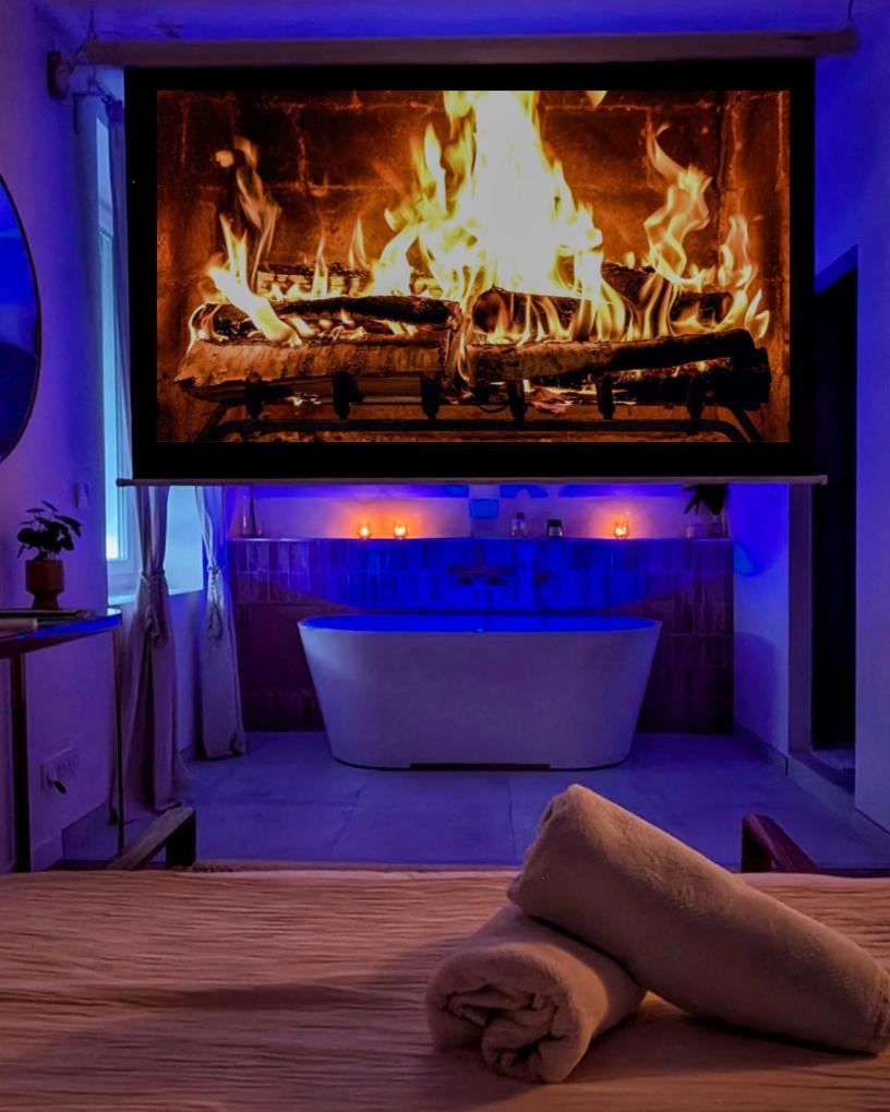 Suite romantique avec jacuzzi et cinéma privé - Suite Meraki, Saint-Etienne