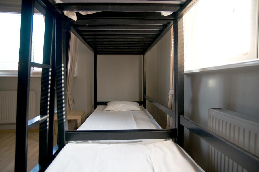 Номер (Кровать в общем 6-местном номере для женщин), Corner Hostel
