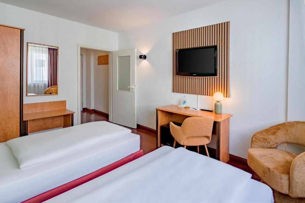 Rugs Hotel Düsseldorf – Self Check- In - Tap to explore photos