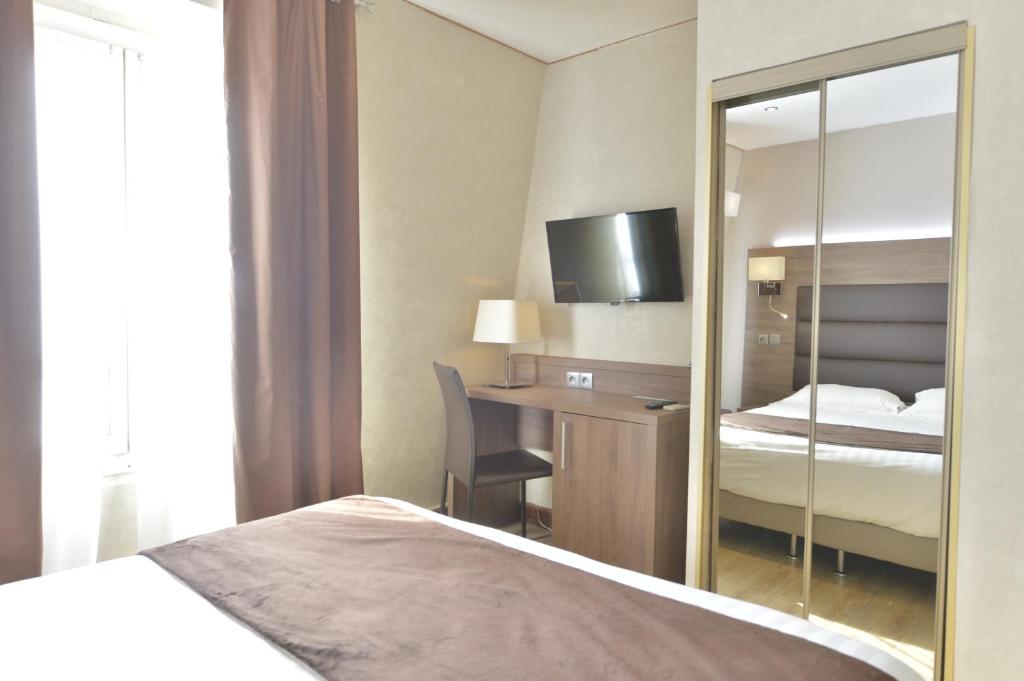 Четырехместный (Четырехместный номер), Hôtel Renoir Montparnasse