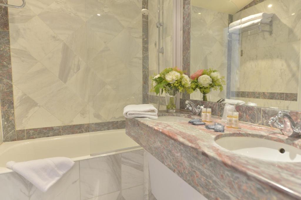 Сьюит (Люкс (для 3 взрослых)), Hotel Suites Unic Renoir Saint-Germain