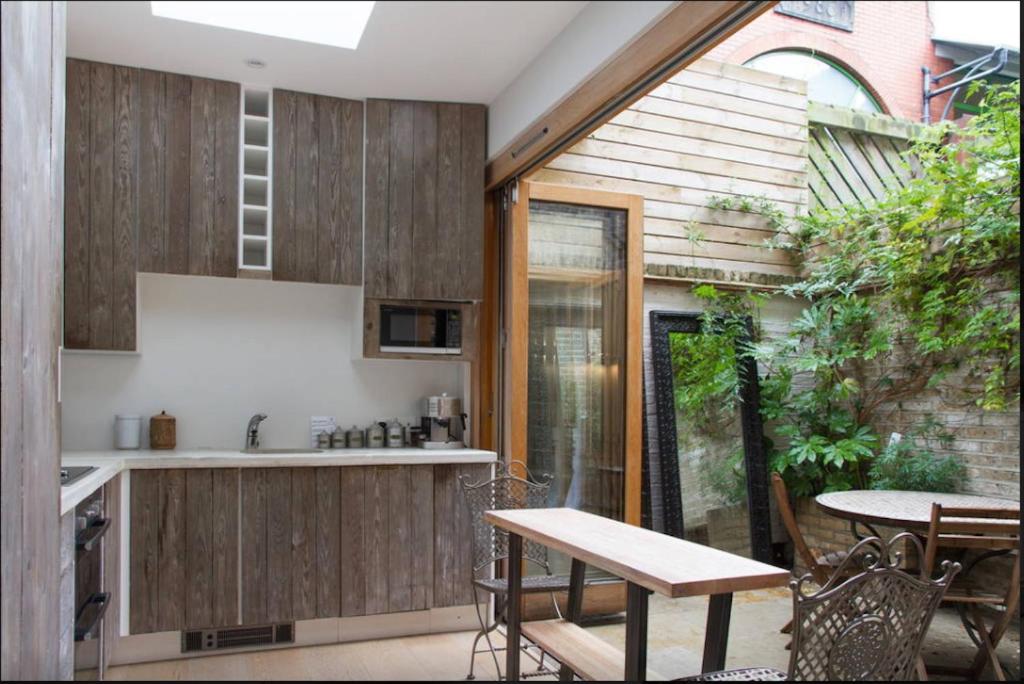 Retreat to a Stylish 1 Bedroom Flat in Chelsea Image