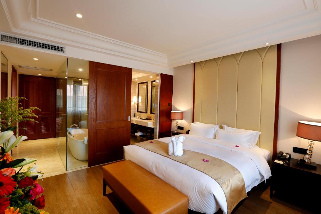 Сьюит (Люкс, вид на сад), Hainan Ya Tai Hot Spring Hotel