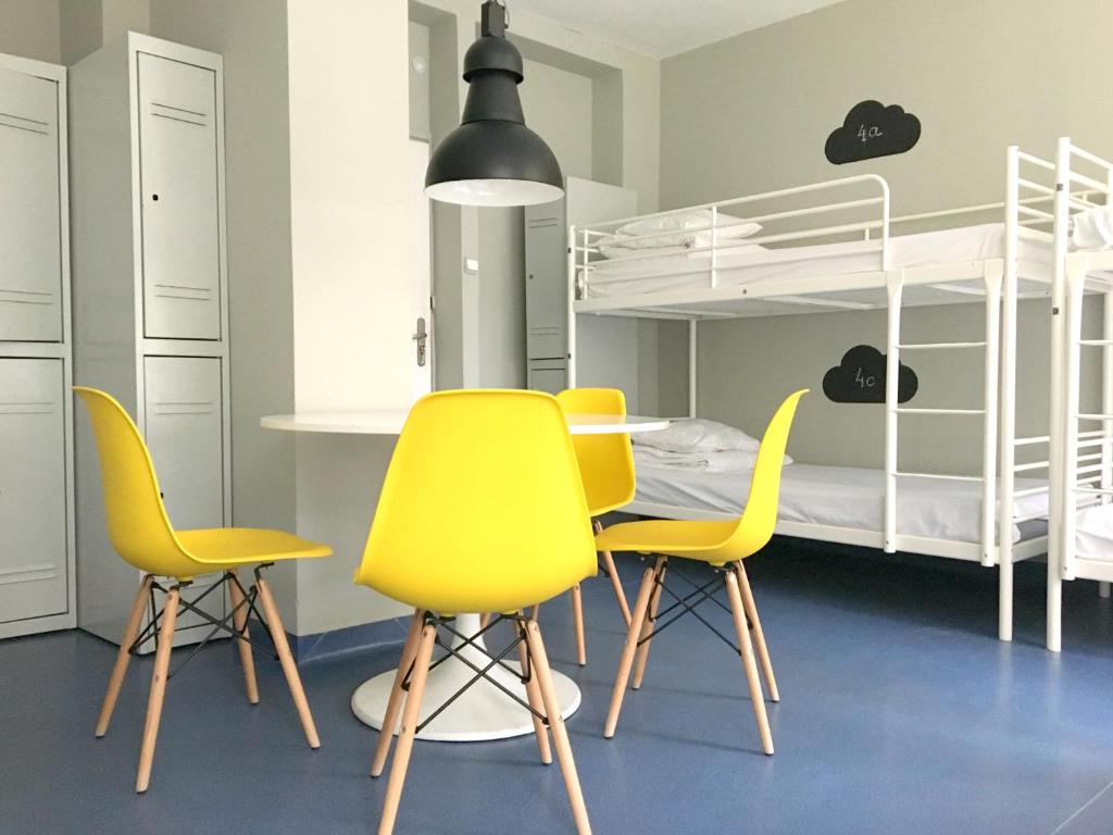 Номер (Кровать в 10-местном общем номере), Cloud Hostel