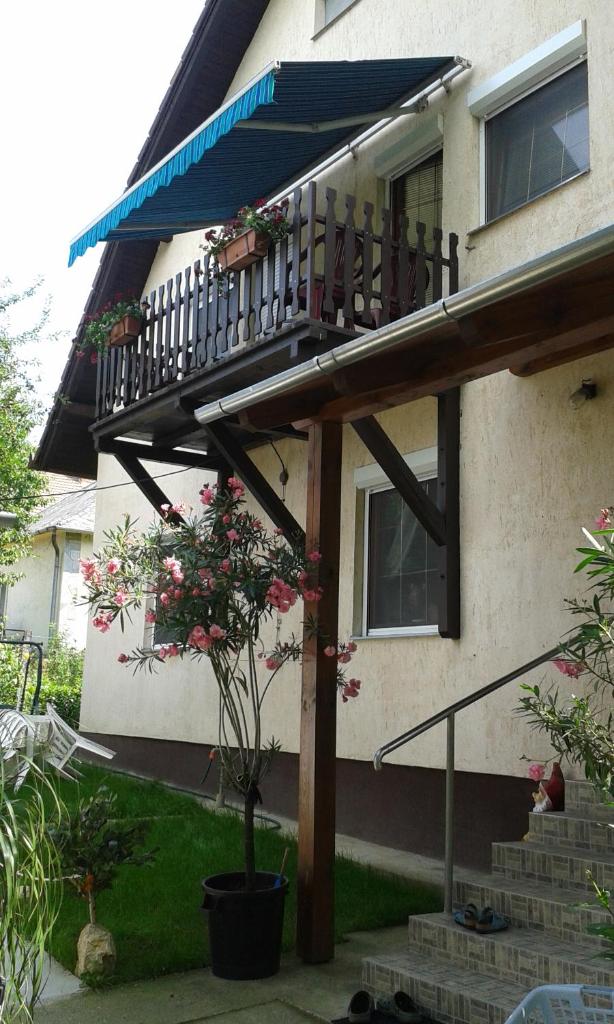 Апартаменты (Апартаменты с балконом 6), Holiday Apartmanház with garden