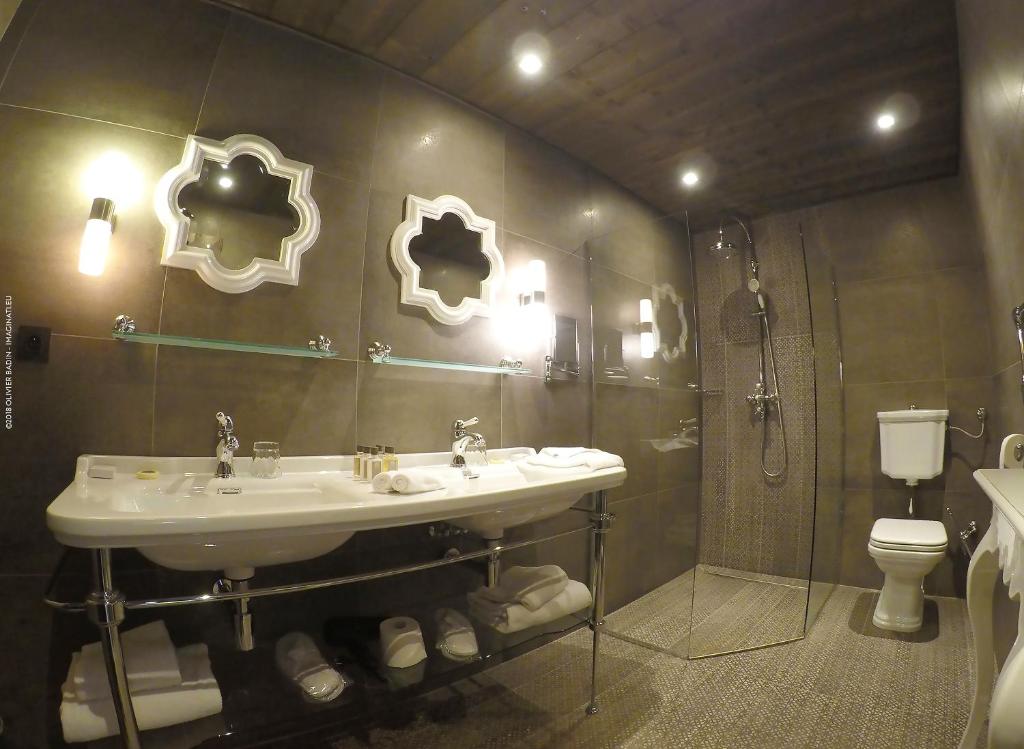Chalet Hotel le Castel - Tap to explore photos