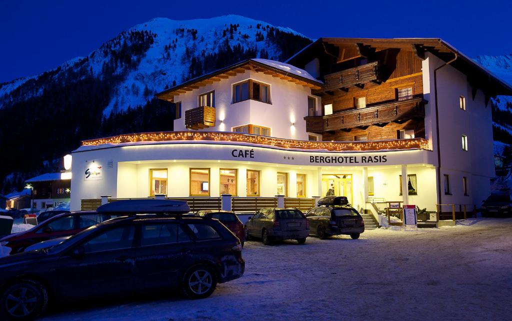 Berghotel Rasis photo 3