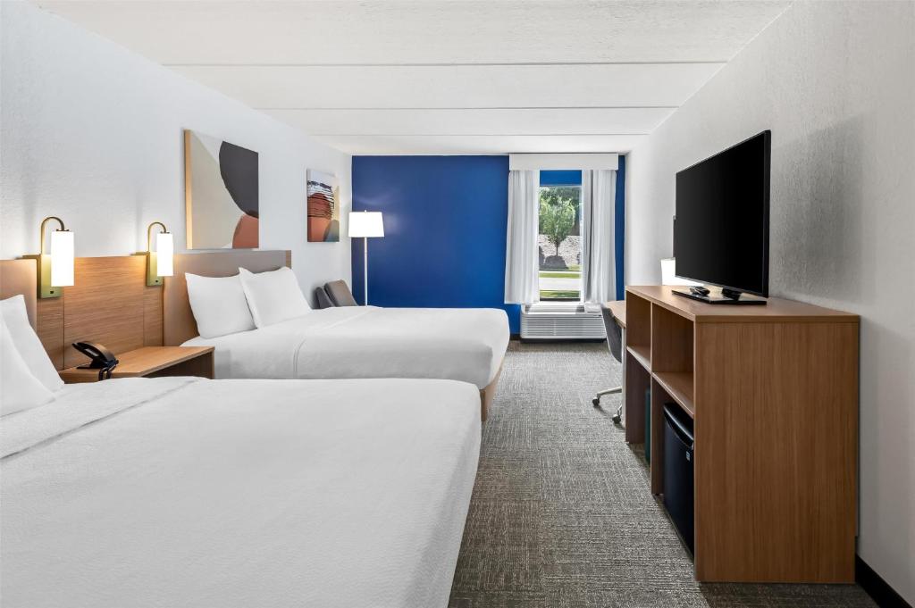 Spark by Hilton Alpharetta Roswell - Tap to explore photos