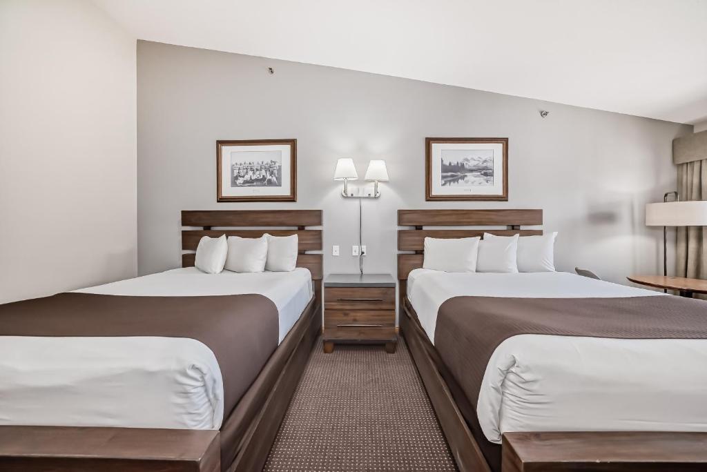 Canmore Rocky Mountain Inn Room Type - Superior Queen Room with Two Queen Beds